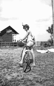 STIHUSVEJ, SMUT - LYSTRUP STRAND, feriebarn fra Østrig i 1961 STIHUSVEJ, SMUT - LYSTRUP STRAND, feriebarn fra Østrig i 1961